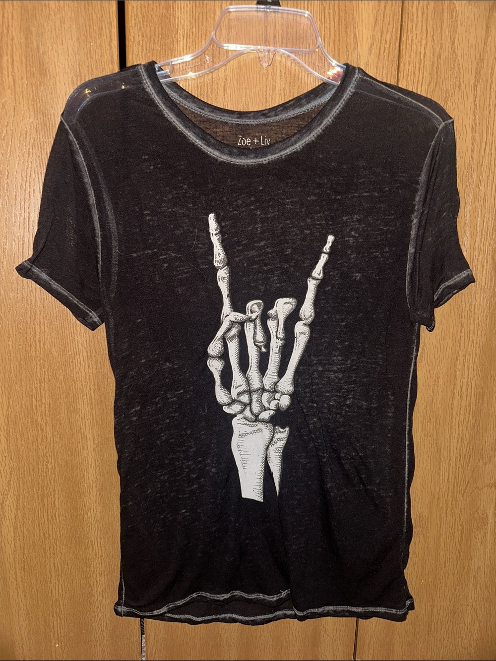 Zoe + Liv Rock hands skull t